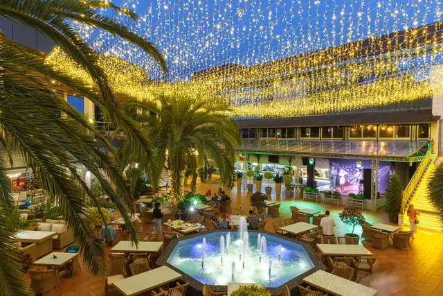 Зал с фонтаном и Event Hall